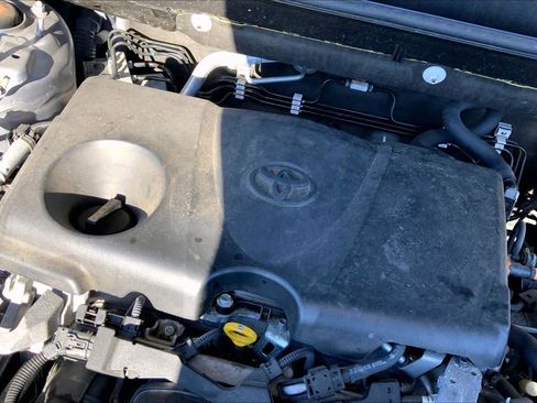 Used 2020 Toyota RAV4 XLE image 32