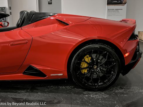 Used 2023 Lamborghini Huracan EVO image 11