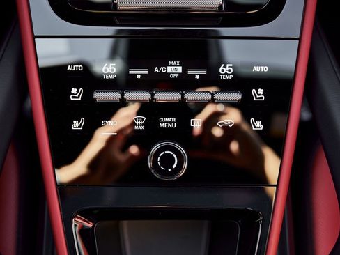 Used 2024 Porsche Cayenne Coupe image 65