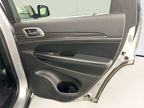 Used 2017 Jeep Grand Cherokee Limited image 33