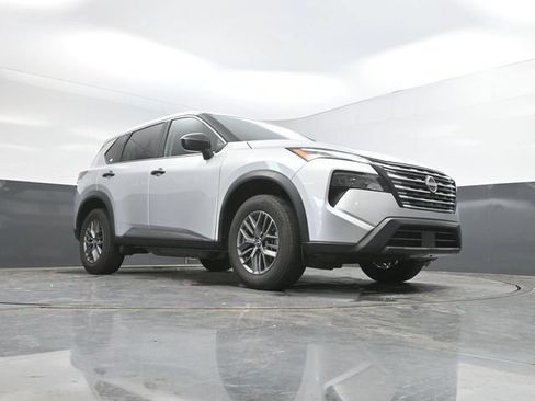Used 2024 Nissan Rogue S FWD image 46