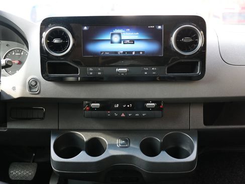Used 2021 Mercedes-Benz Sprinter 3500 image 25