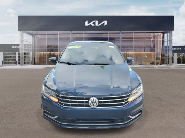 Used 2019 Volkswagen Passat 2.0T Wolfsburg FWD image 2