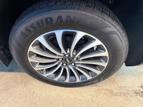 Used 2022 Lincoln Aviator AWD w/ Premium Package image 8