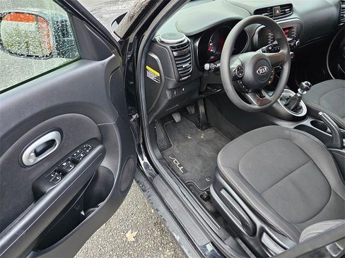 Used 2016 Kia Soul Base image 13