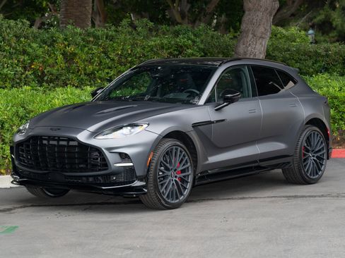 Used 2025 Aston Martin DBX 707 image 2