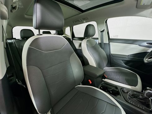 New 2025 Volkswagen Taos SE image 26