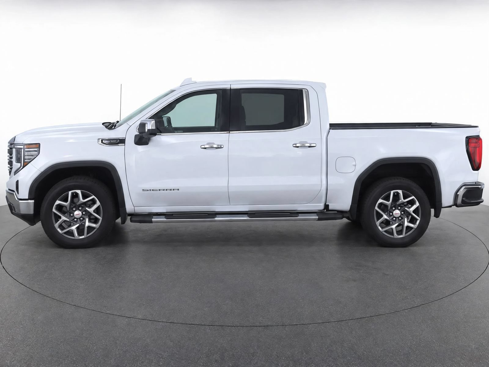 Used 2023 GMC Sierra 1500 SLT w/ SLT Premium Package RWD image 2