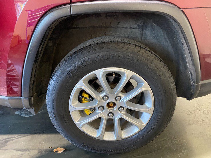 Used 2021 Jeep Grand Cherokee Laredo AWD/4WD image 13