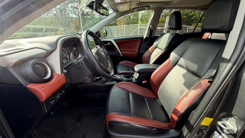 Used 2014 Toyota RAV4 Limited w/ Technology Package AWD/4WD image 10