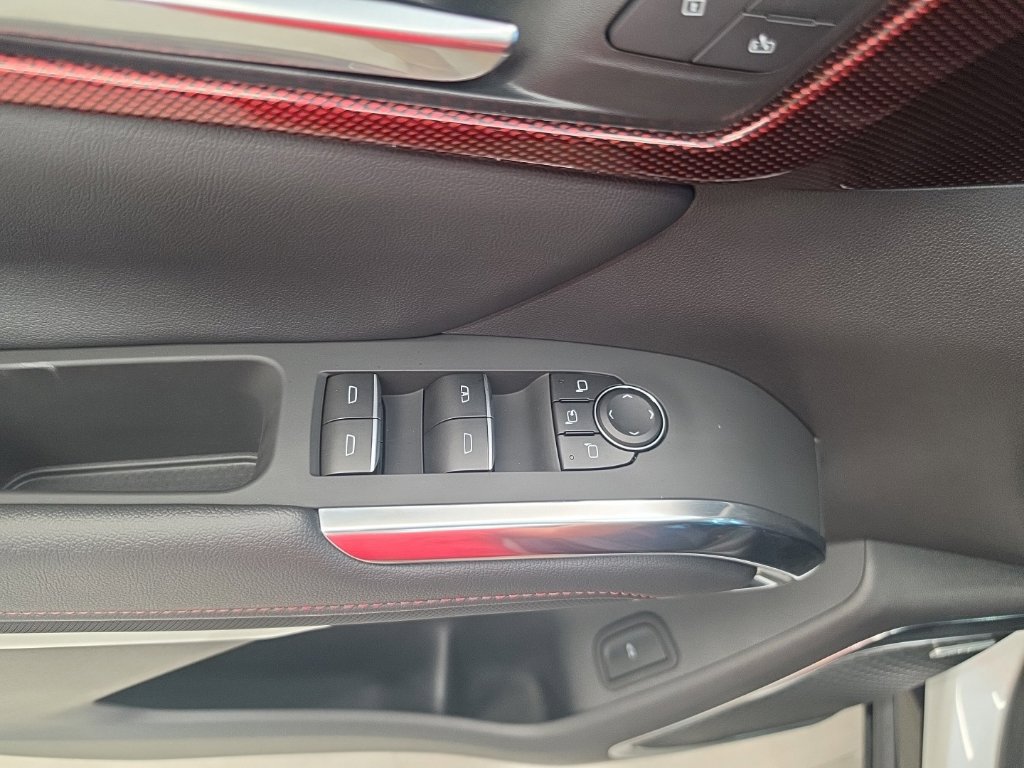 Used 2025 Chevrolet Traverse RS w/ LPO, Floor Liner Package FWD image 39