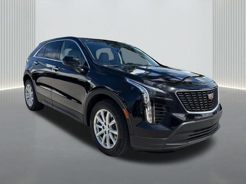 Used 2023 Cadillac XT4 Luxury w/ Driver Awareness Package image 3