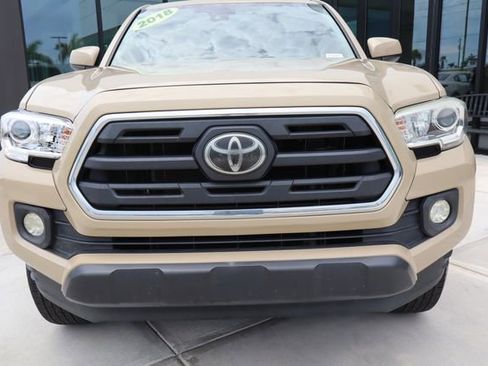 Used 2018 Toyota Tacoma SR5 RWD image 9