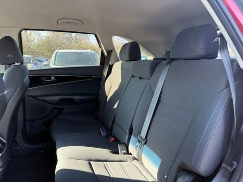 Certified 2018 Kia Sorento LX w/ LX V6 Convenience Package image 10