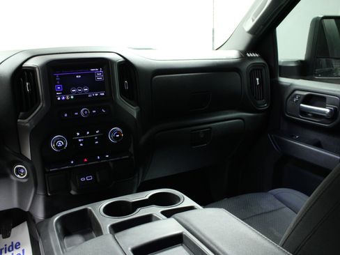 Used 2024 Chevrolet Silverado 2500 Custom image 19