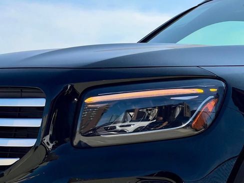 Certified 2025 Mercedes-Benz GLB 250 4MATIC image 5