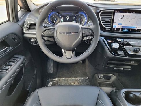 New 2026 Chrysler Pacifica Select w/ S Appearance Package image 31