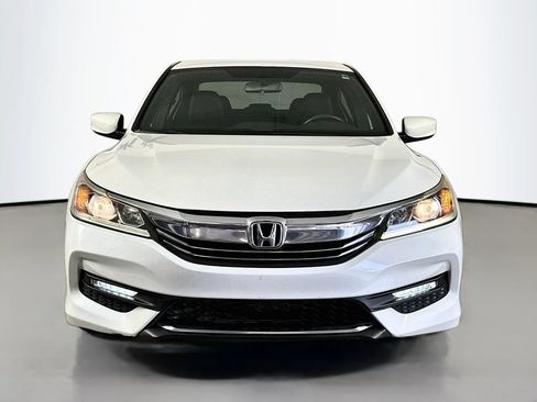 Used 2017 Honda Accord Sport image 2
