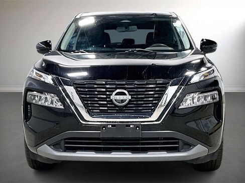 Used 2023 Nissan Rogue SV image 2