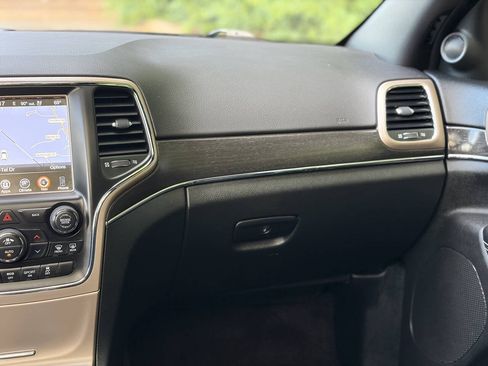 Used 2017 Jeep Grand Cherokee Limited w/ Luxury Group II AWD/4WD image 27