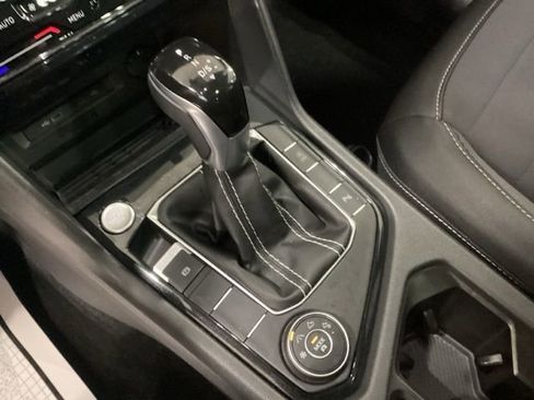 Used 2025 Volkswagen Taos SE image 10