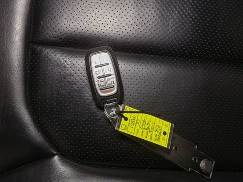 Used 2023 Chrysler Pacifica Touring-L FWD image 41