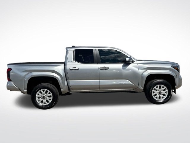 Used 2025 Toyota Tacoma SR5 AWD/4WD image 11