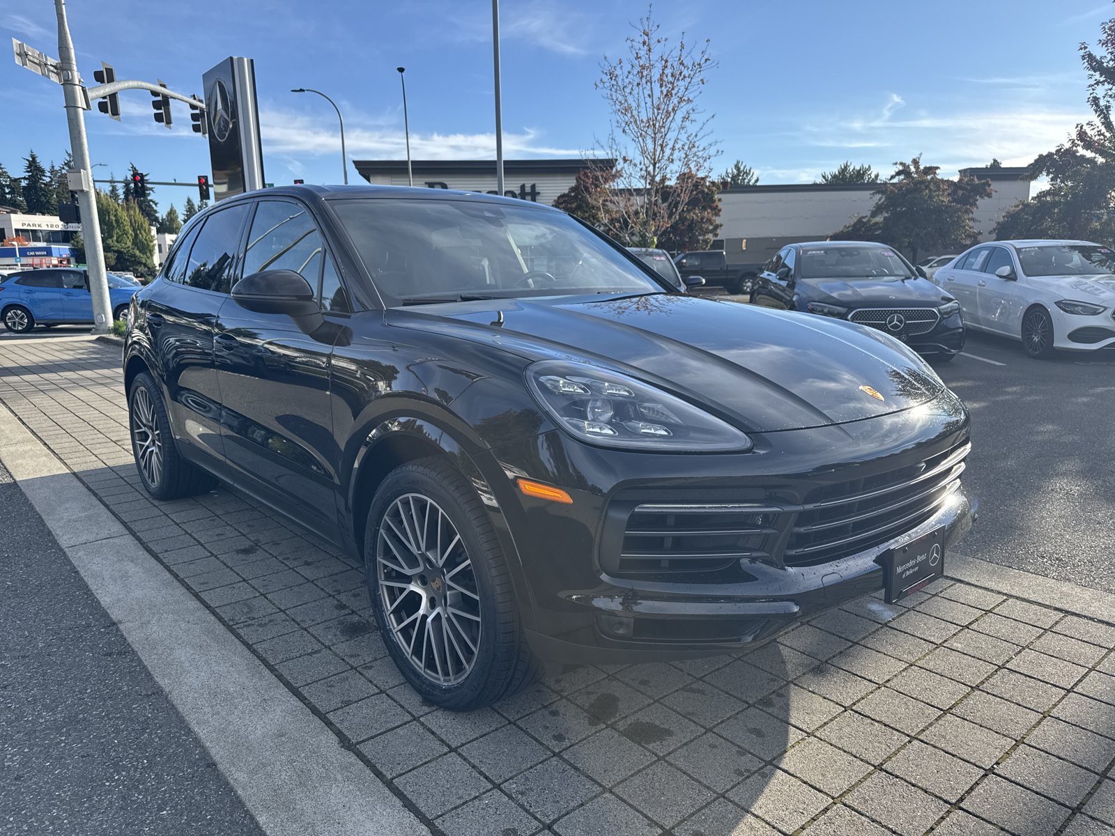 Used 2023 Porsche Cayenne Platinum Edition AWD/4WD image 3