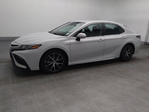 Used 2023 Toyota Camry SE FWD image 2