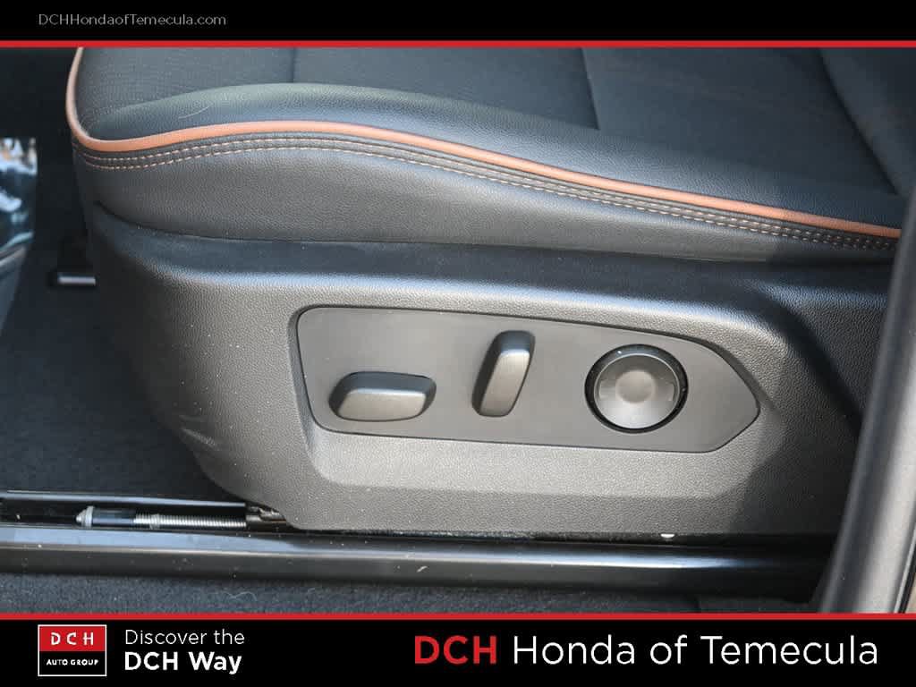 Used 2024 GMC Canyon AT4 w/ Technology Package AWD/4WD image 17