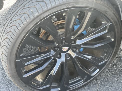 Used 2010 Cadillac Escalade Premium image 27