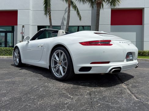 Used 2018 Porsche 911 Carrera image 11