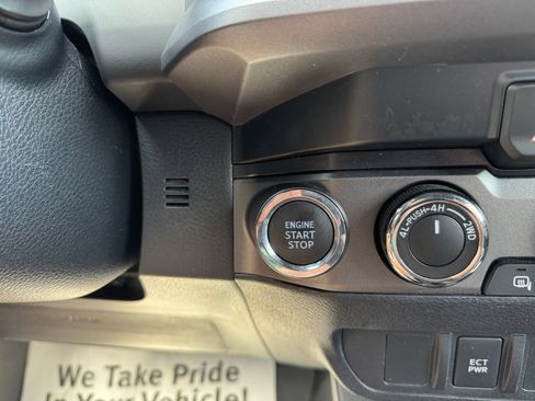 Used 2022 Toyota Tacoma TRD Off-Road AWD/4WD image 6