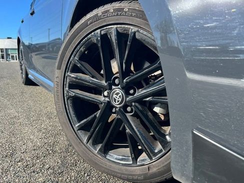 Used 2025 Toyota Camry SE w/ Convenience Package image 2