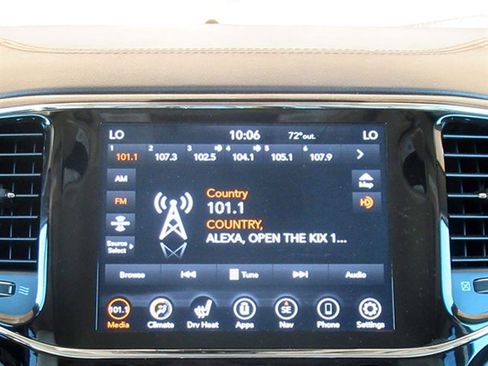 Used 2020 Jeep Grand Cherokee Overland w/ Interior Metal Package AWD/4WD image 24
