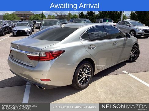 Used 2017 Lexus ES 350 w/ Navigation System Package image 5