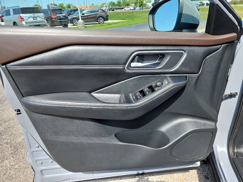 Used 2021 Nissan Rogue SV AWD/4WD image 10