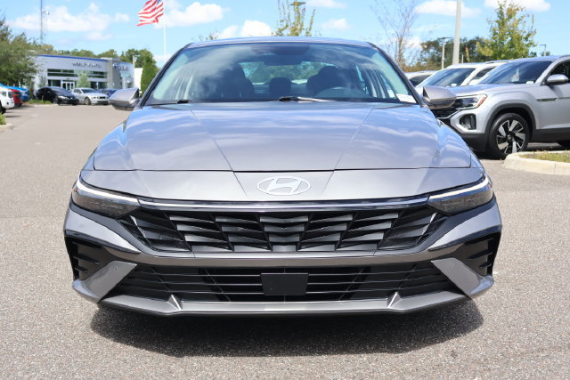 Used 2024 Hyundai Elantra Limited FWD image 3