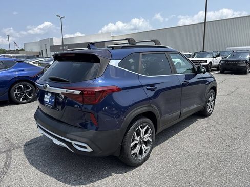 Used 2021 Kia Seltos EX AWD/4WD image 7