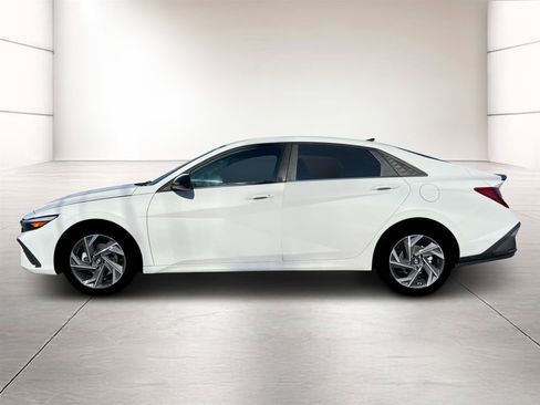 Certified 2025 Hyundai Elantra Sport image 3