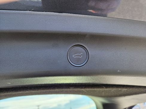 Used 2021 Tesla Model Y Long Range image 7