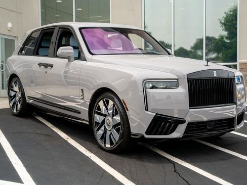 Used 2025 Rolls-Royce Cullinan AWD/4WD image 9
