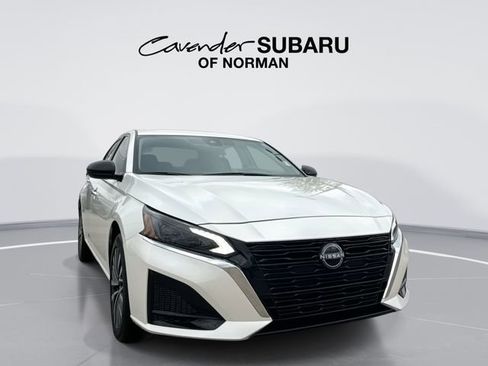 Used 2024 Nissan Altima 2.5 SV image 1