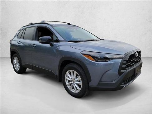 Used 2026 Toyota Corolla Cross LE w/ Moonroof Package FWD image 3