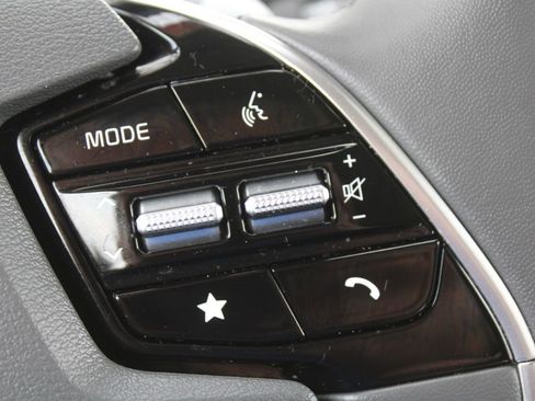 Certified 2024 Kia Niro EX image 33