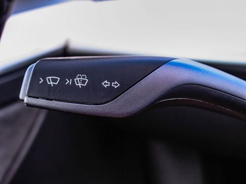 Used 2023 Tesla Model Y Performance image 25