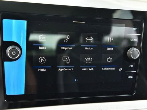 New 2026 Volkswagen Taos SE image 13