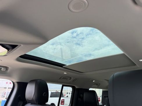 Used 2023 Land Rover Defender 130 X-Dynamic SE image 25