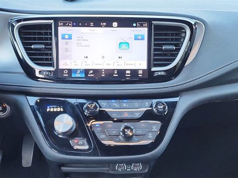 Used 2021 Chrysler Pacifica Touring-L w/ Premium & Safety Sphere Group image 12