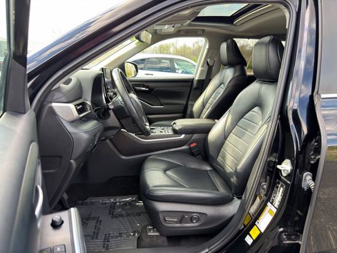 Used 2023 Toyota Highlander XLE image 10
